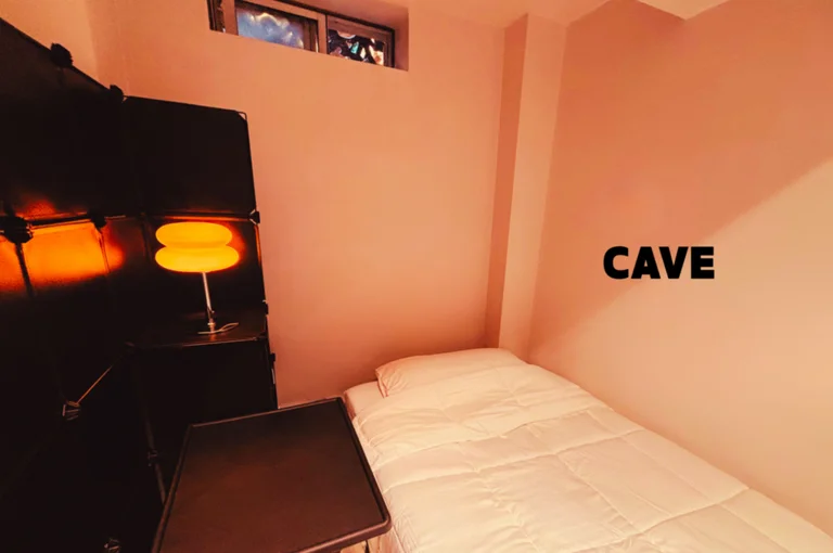 라라 게스트하우스 · CAVE-2 (파티션 룸, 식사제공)