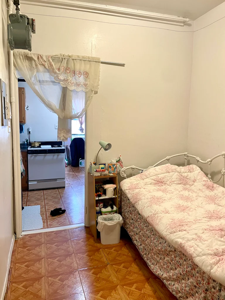 Townhouse in Midtown Manhattan | Subways A/C/E/B/D/N/Q/R/W/1/2 · Cozy Private Room with Full Kitchen near Columbus Circle/Central Park - Unit #2S-1