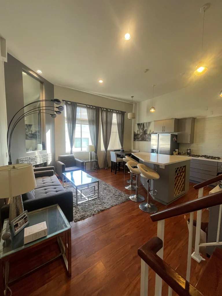 Los Angeles Private room with bathroom · Deluxe room with private en-suite bathroom