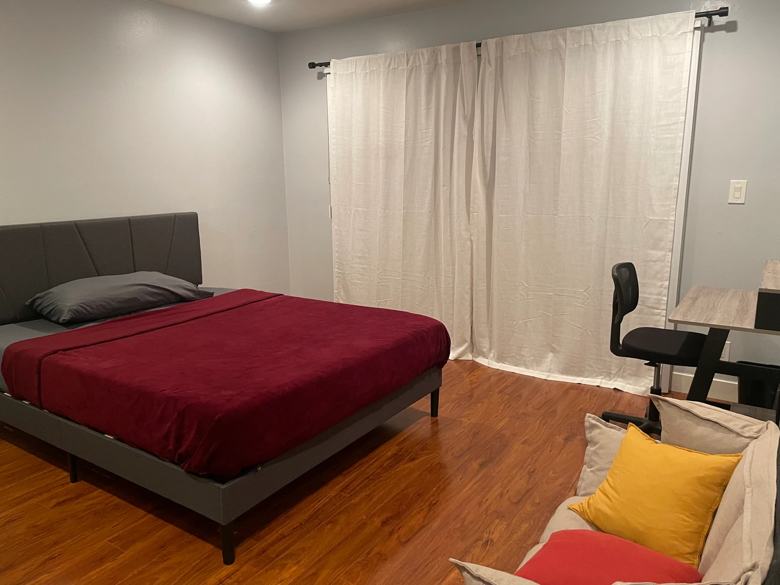 Los Angeles Private room with bathroom Deluxe room with private en-suite bathroom thumbnail 11