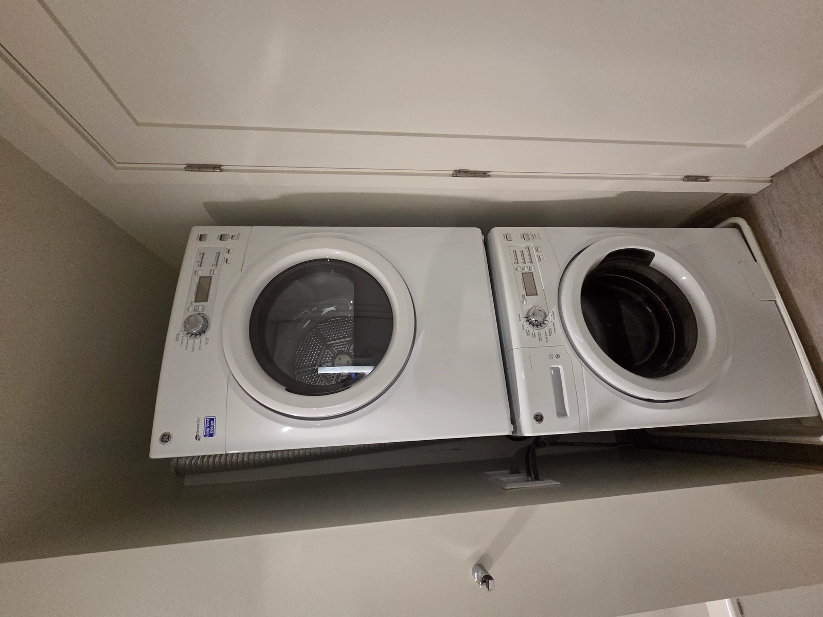 Seattle Downtown Helios Apartments [Seattle Downtown] Fully Furnished 1BR/1BA Long & Short-term Rentals thumbnail 9
