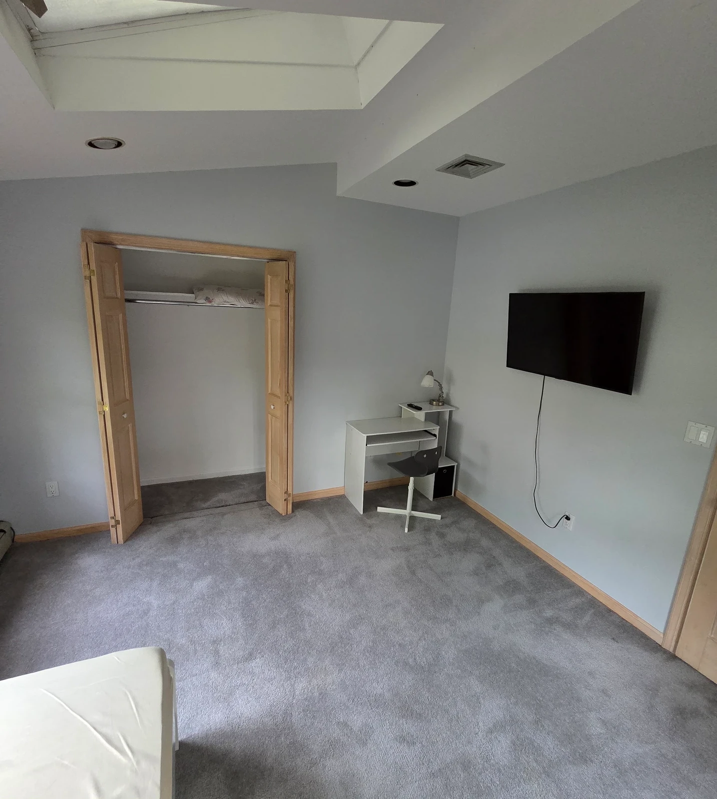Royal house Room No. 2, large room thumbnail 4